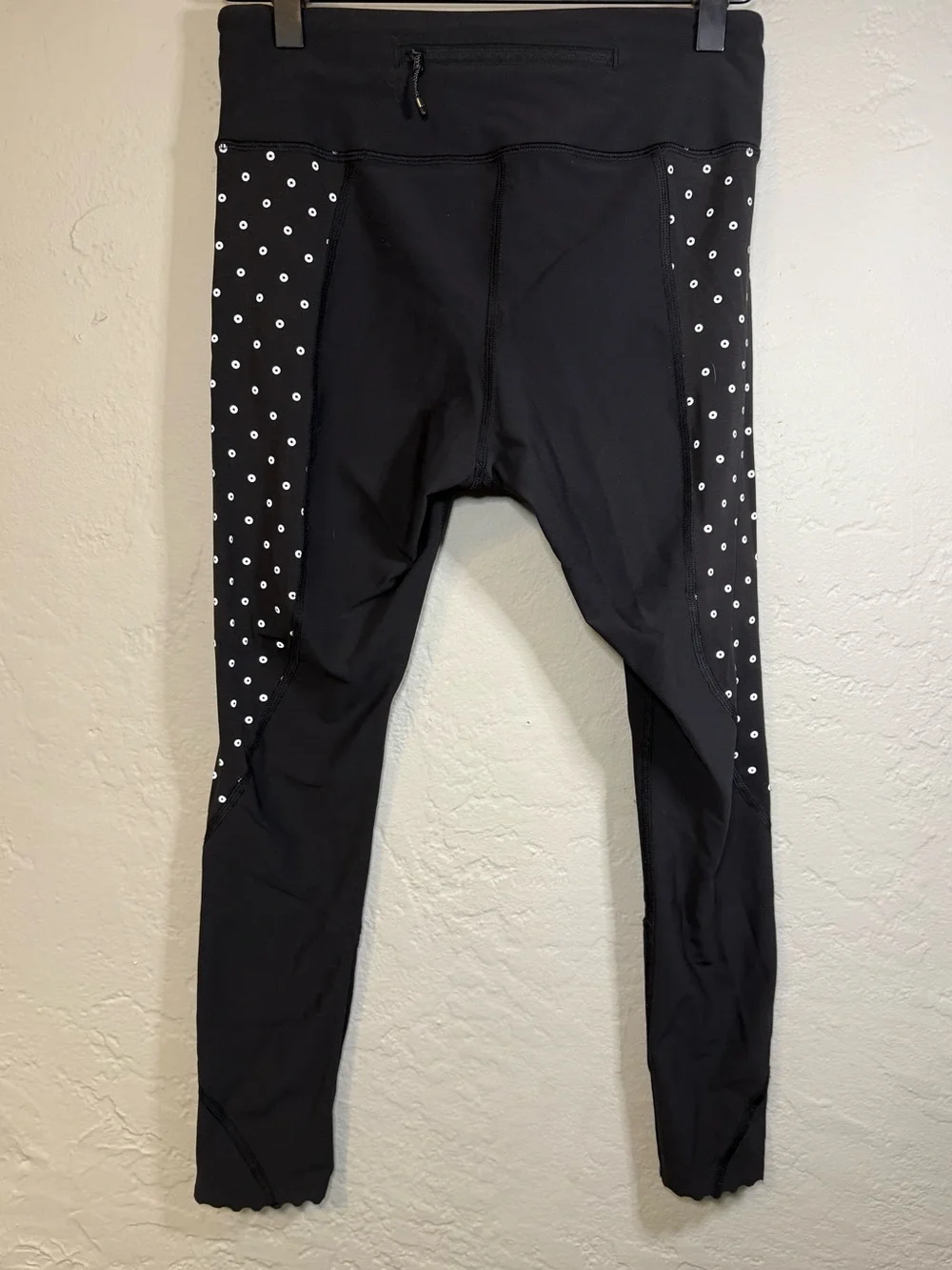 Lululemon Tight Stuff Black / reflective Dot Black  Leggings Size 6